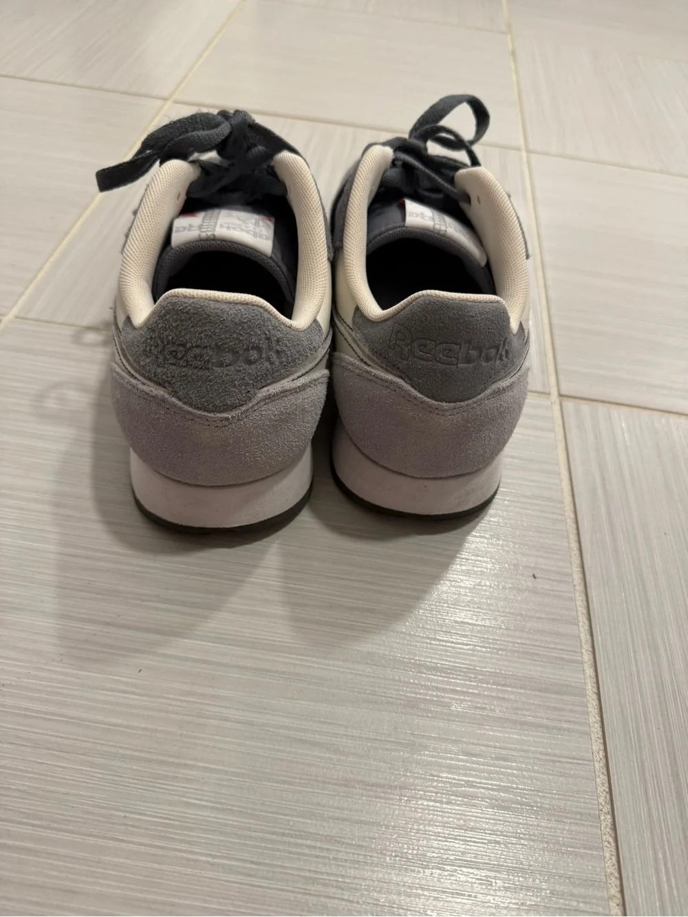 Reebok Men's Gray and White Classic Low-Top Sneakers